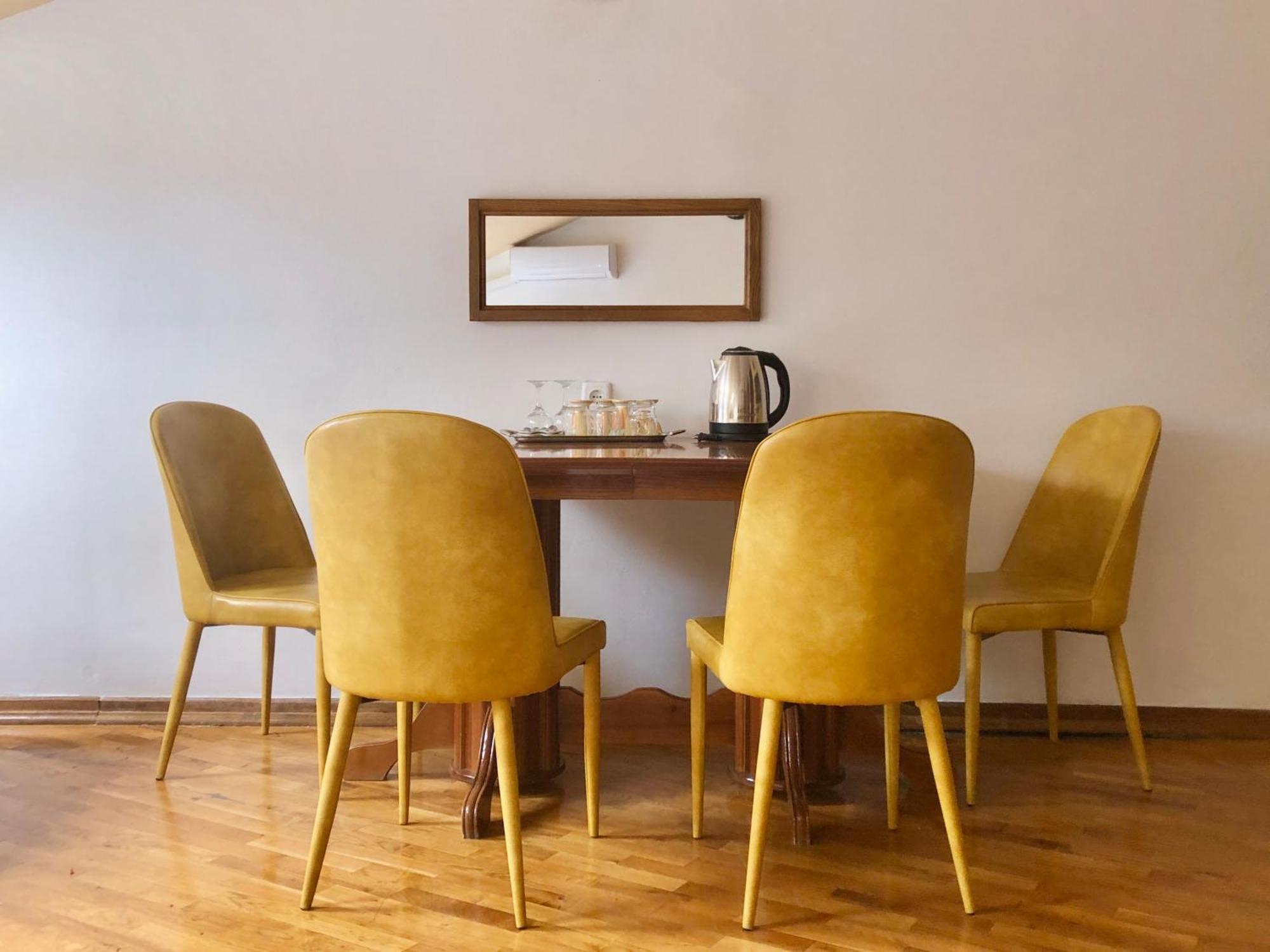 Urban Boutique Hotel Pristina Esterno foto