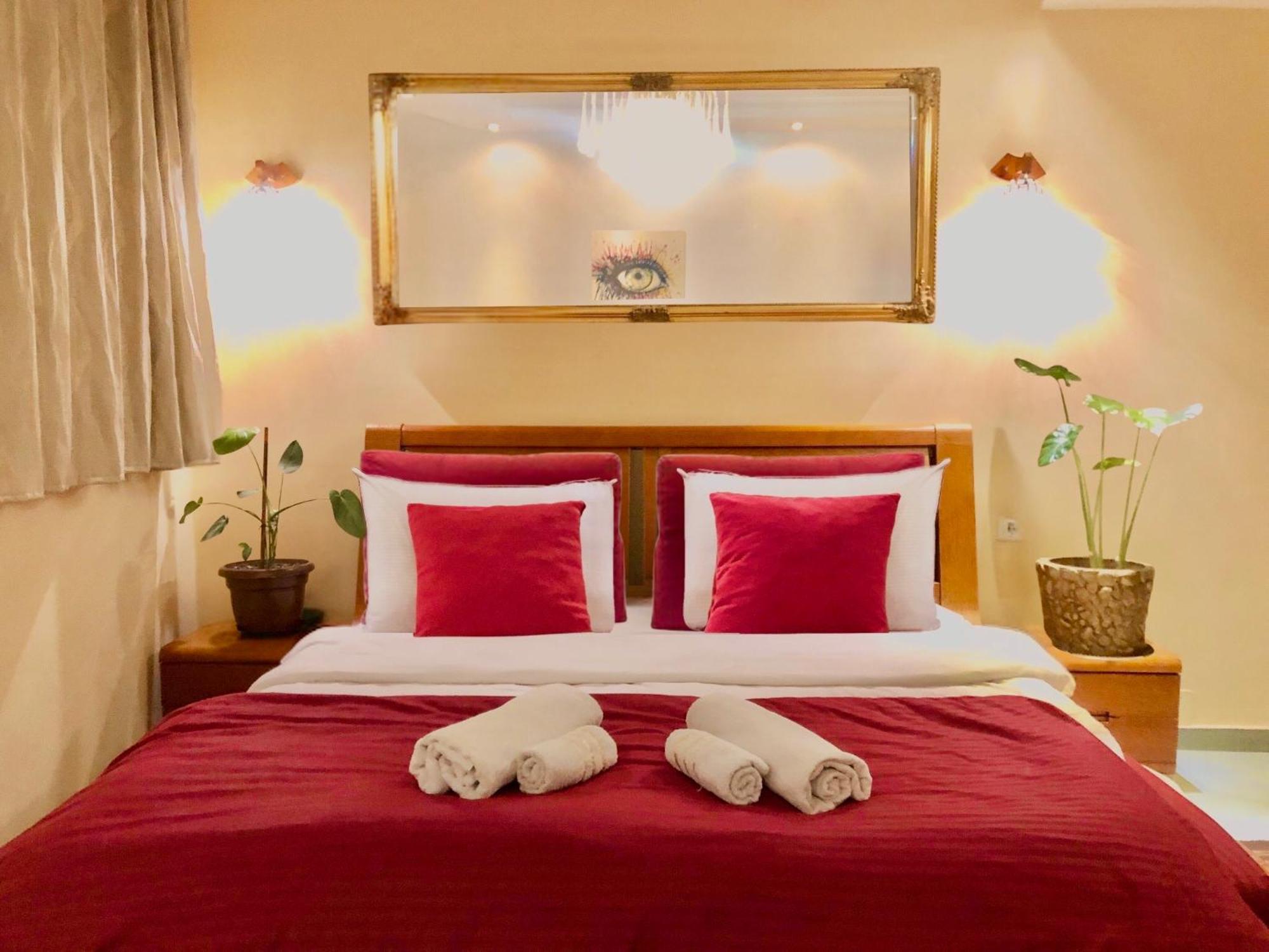 Urban Boutique Hotel Pristina Esterno foto
