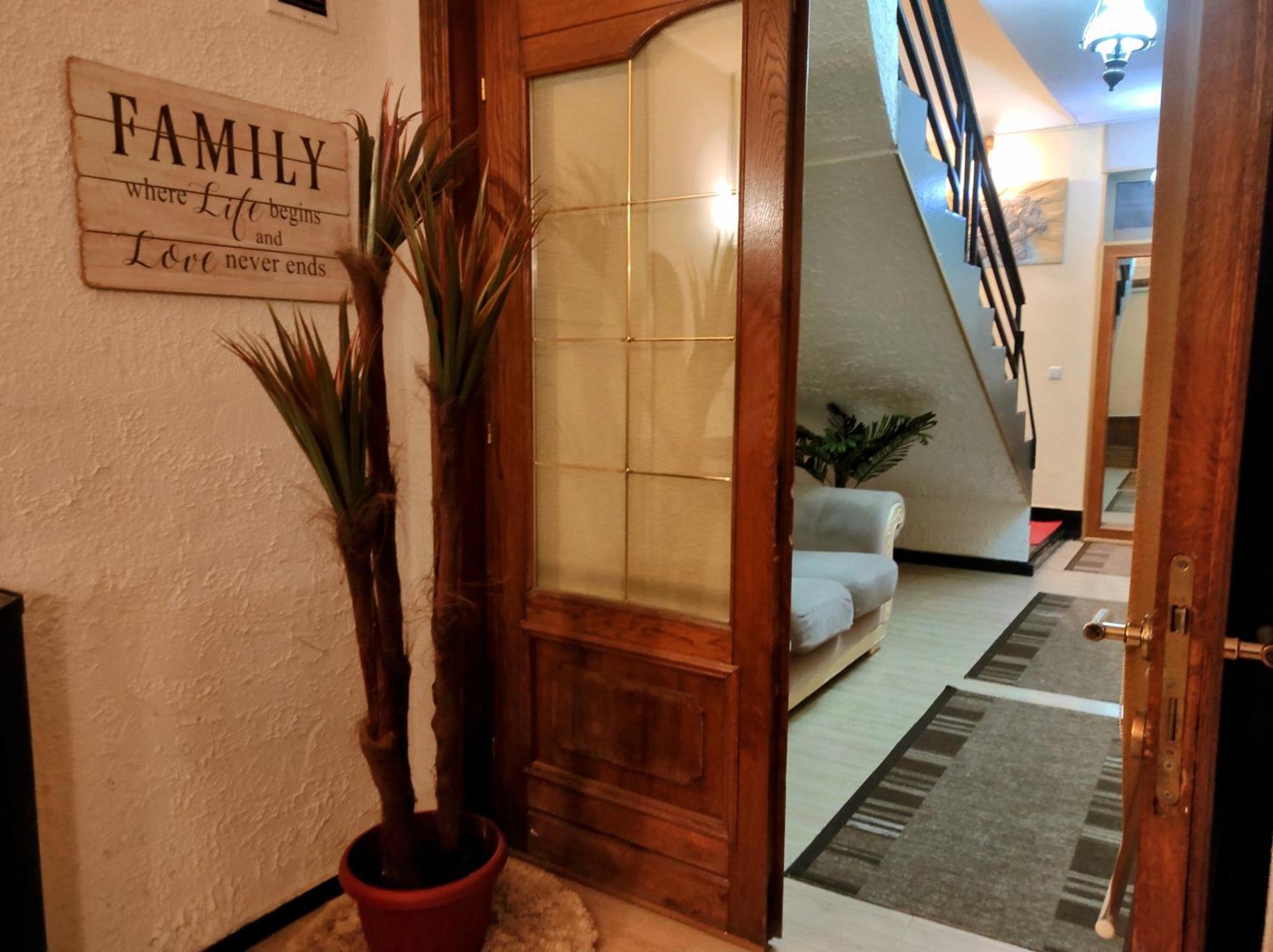 Urban Boutique Hotel Pristina Esterno foto