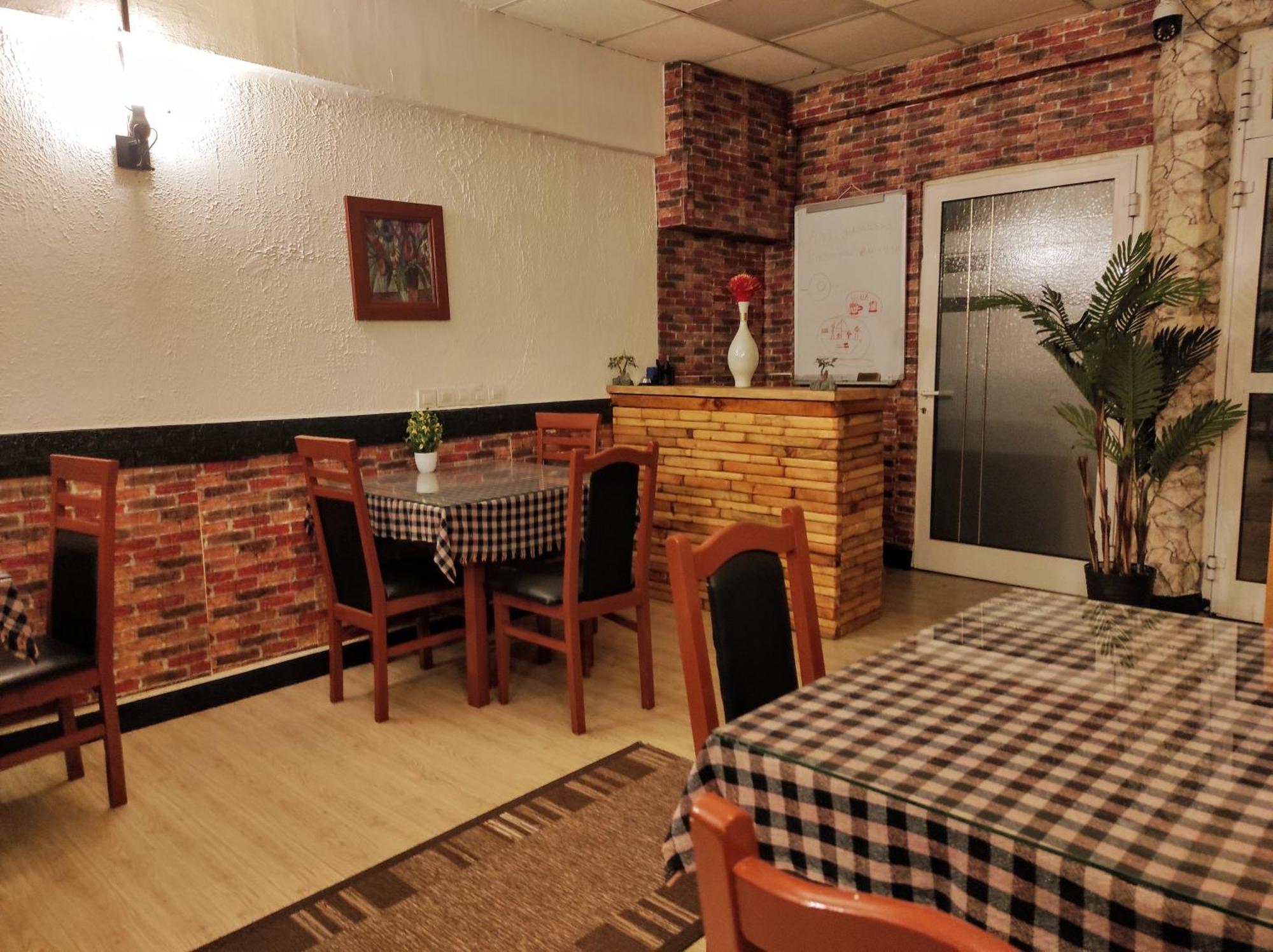 Urban Boutique Hotel Pristina Esterno foto