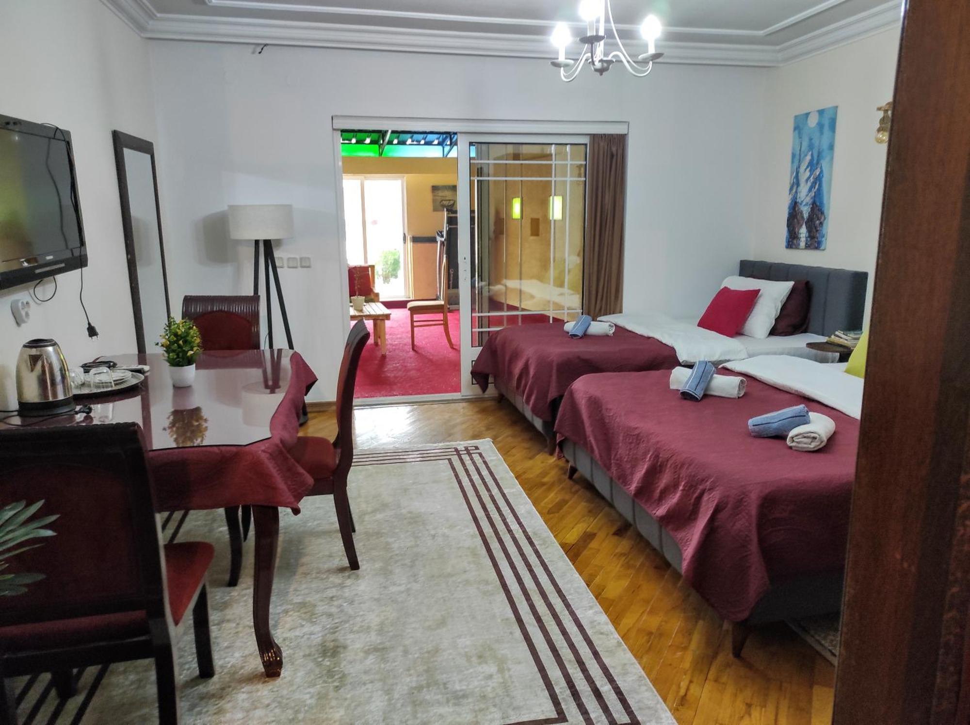 Urban Boutique Hotel Pristina Esterno foto