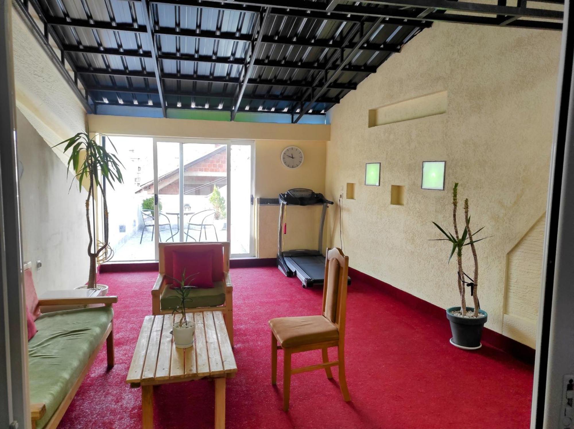 Urban Boutique Hotel Pristina Esterno foto