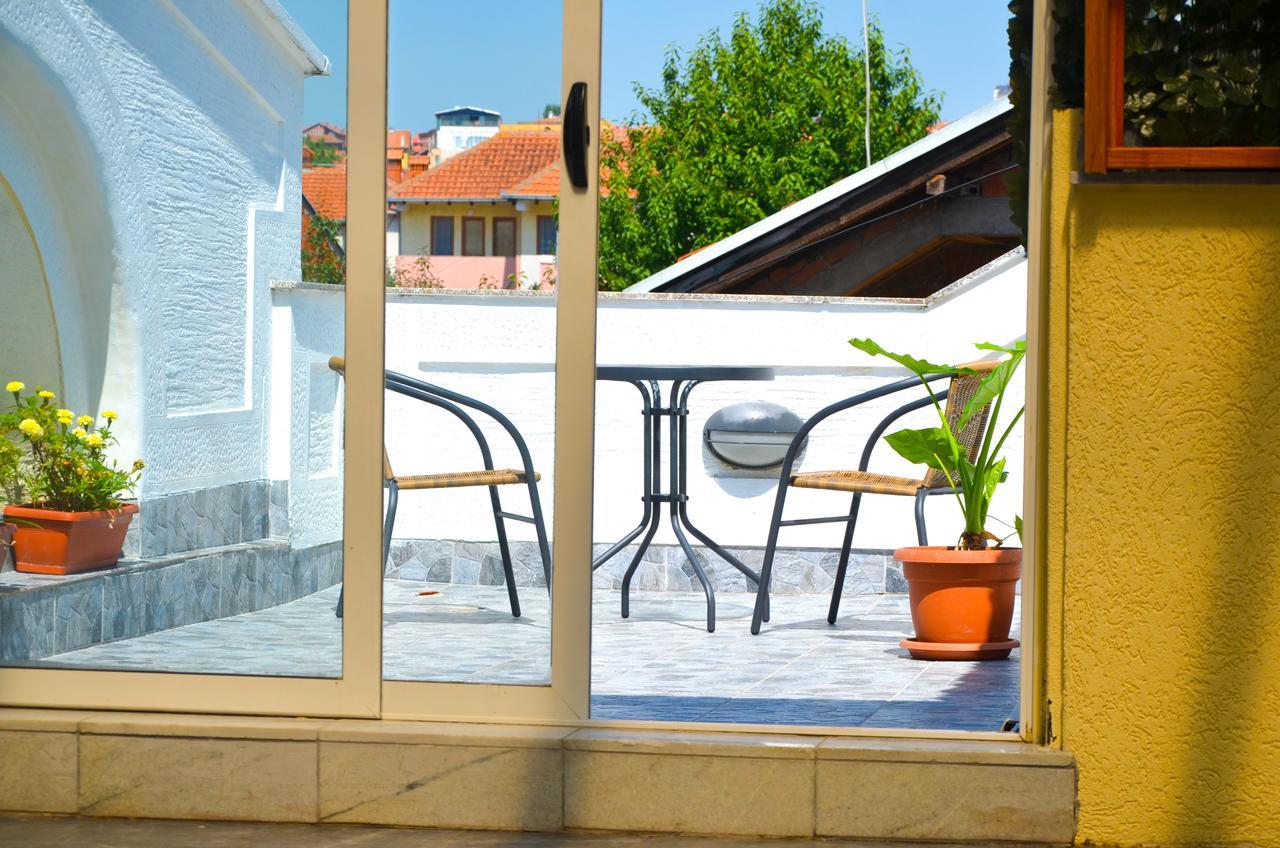 Urban Boutique Hotel Pristina Esterno foto